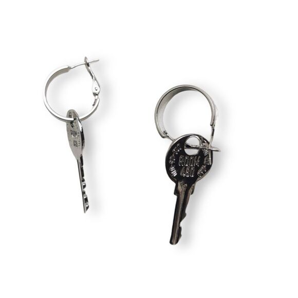 Silver Engraved Keys Wide Hoops Dangle Earrings NEW - Picture 4 of 4